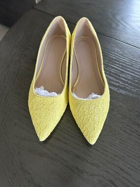 Yellow lace Shoes